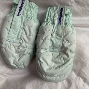 Patagonia infant mittens